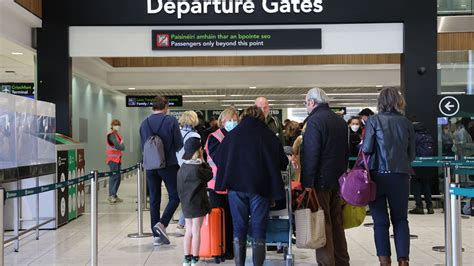 boots dublin airport opening times.